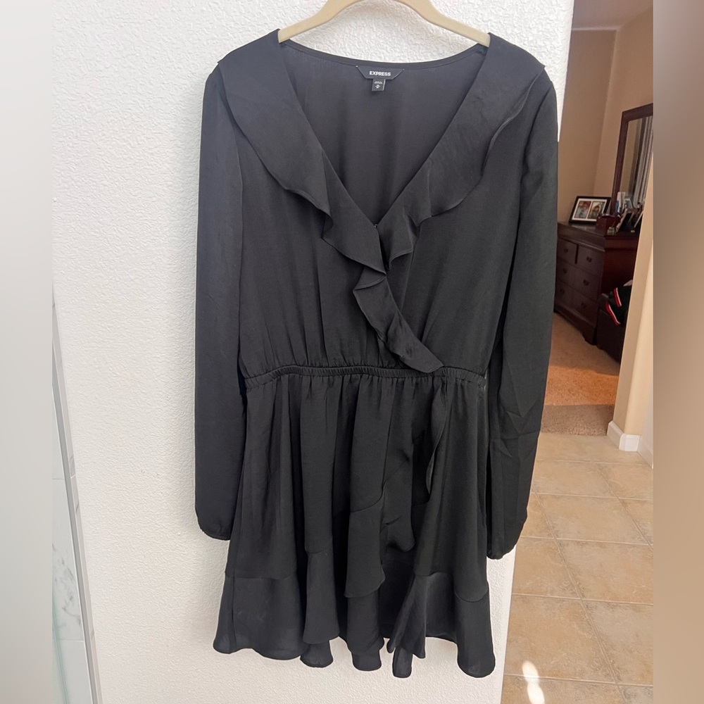 Express Black Ruffle V-Neck long Sleeve Dress- like new! 👌🏼